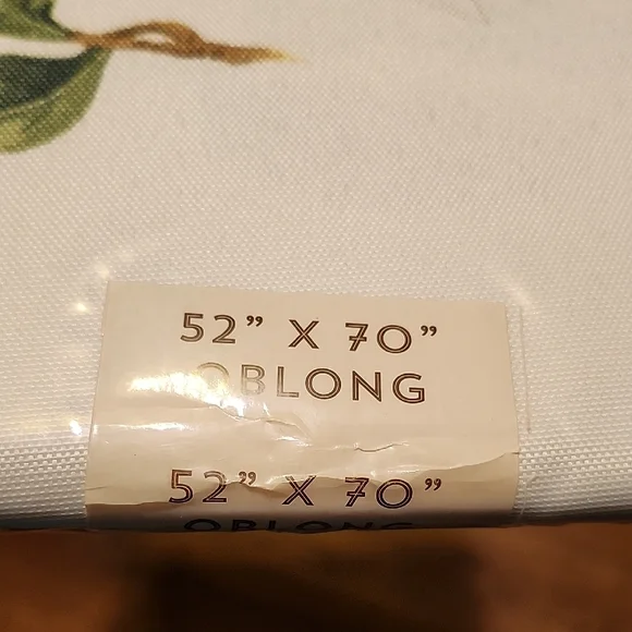 Limoncello Spillproof Tablecloth with Lemon Design - Picture 6 of 7